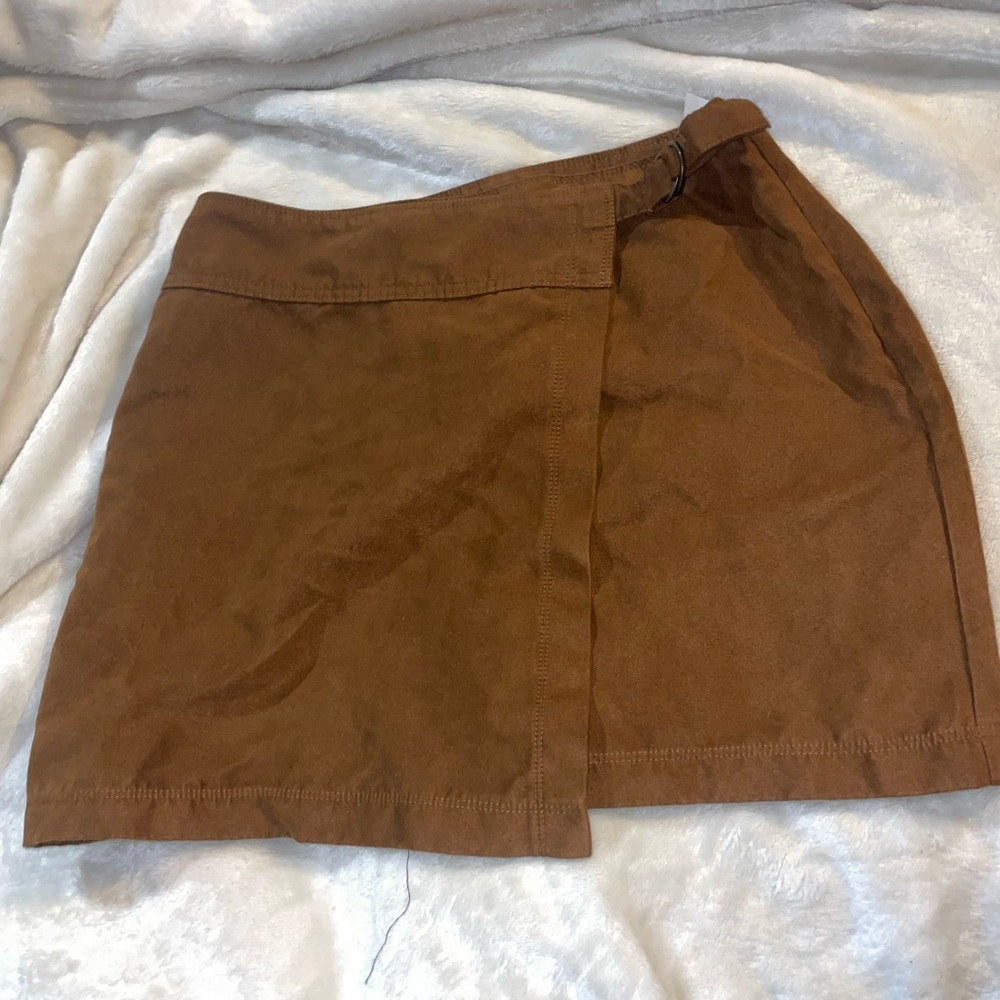 Hollister skirt size 3 no stains or tears brand new